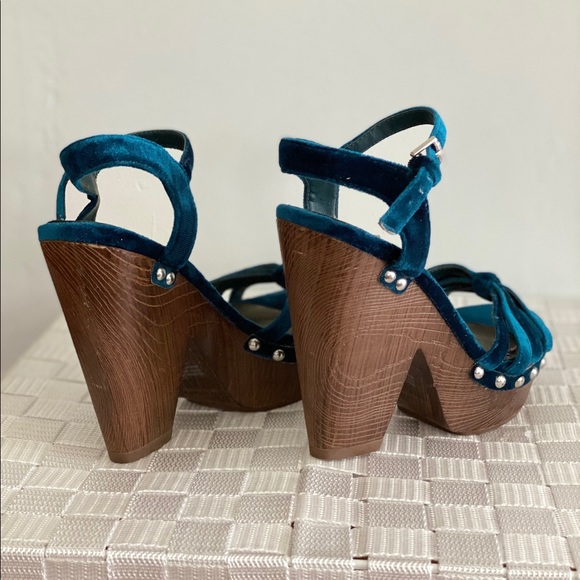 NEW Turquoise Velvet Faux Wood 5โ by Guess Sz 5.5 - Picture 3 of 8